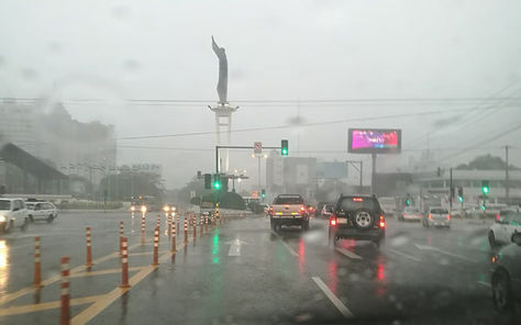 Fuertes lluvias causan inundaci n de calles por colapso de